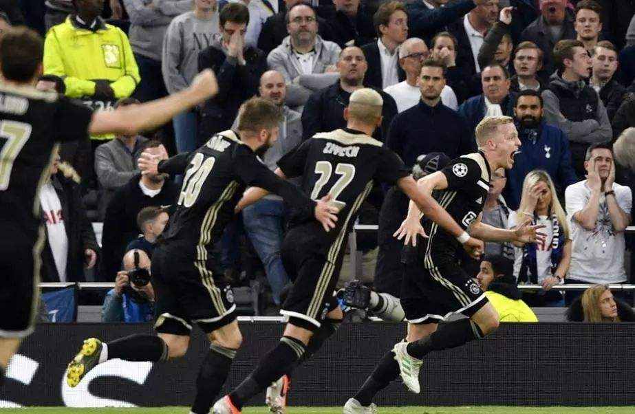 阿贾克斯勇擒对手,欧冠胜利势不可挡 阿贾克斯勇擒对手,欧冠胜利势不可挡