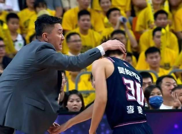 上海男篮坐镇主场，备战强敌